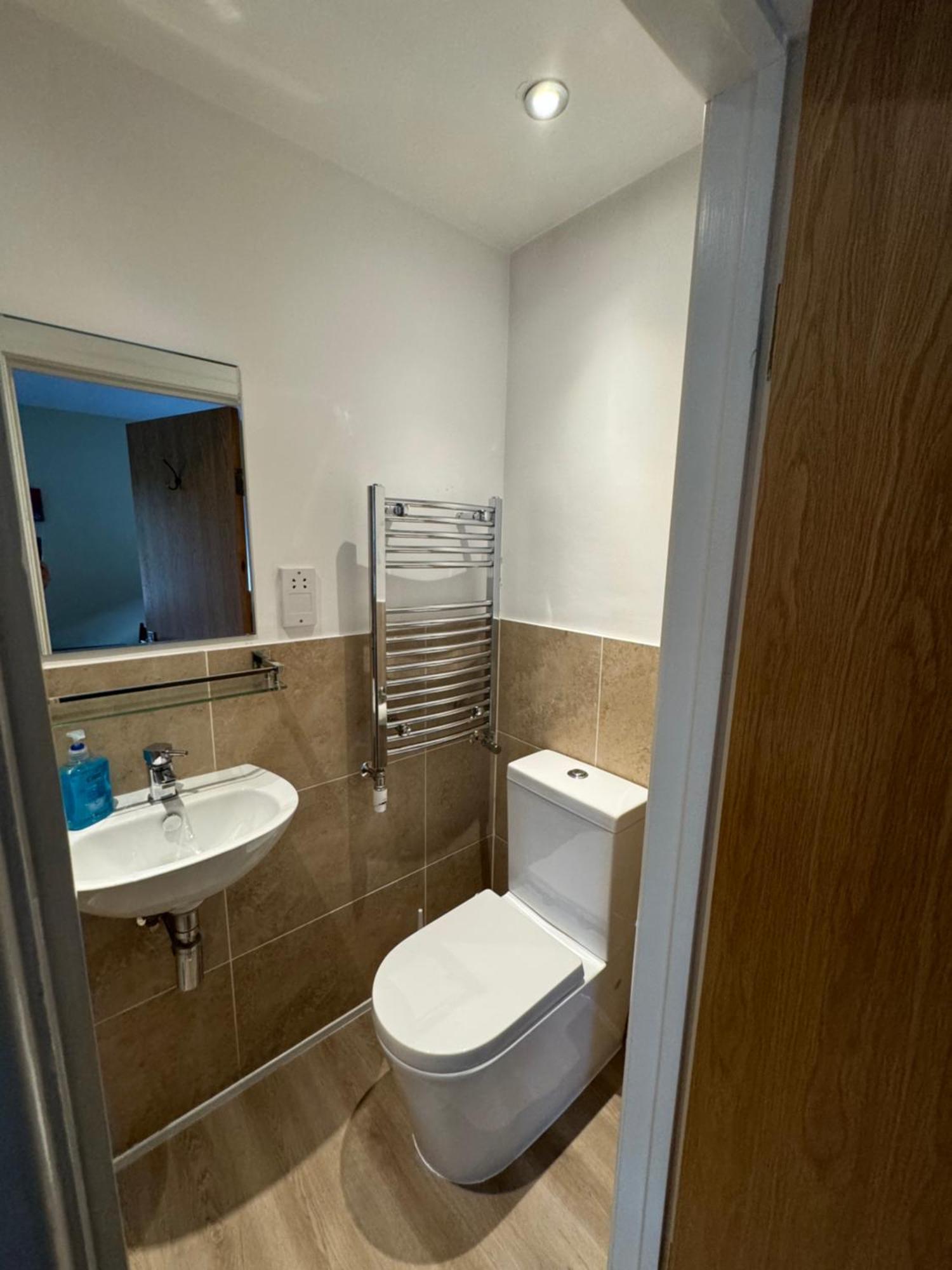 Studio-1-Staines/Heathrow/London-Own Entrance Staines-upon-Thames Exterior foto